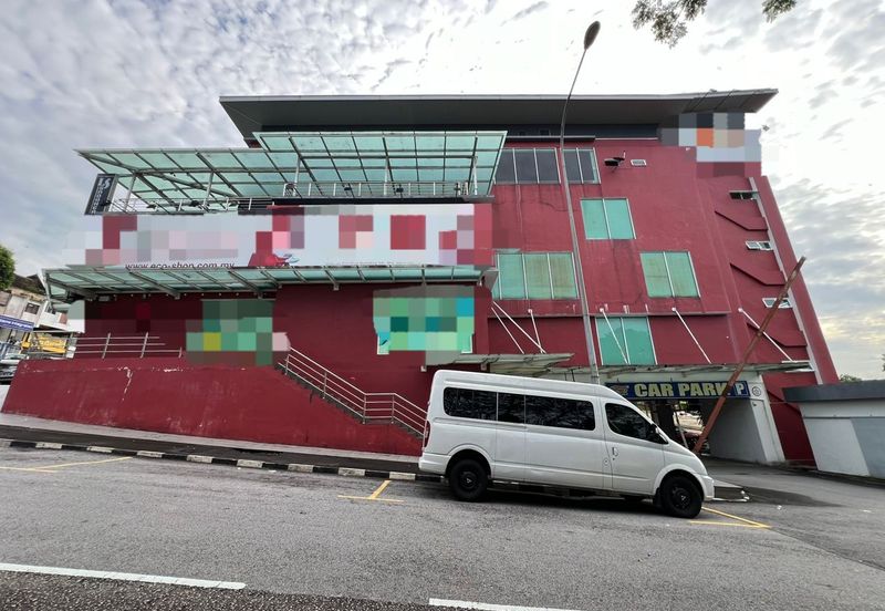 Quick Sale Below Market Rare Find Retail Property