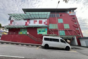 Quick Sale Below Market Rare Find Retail Property