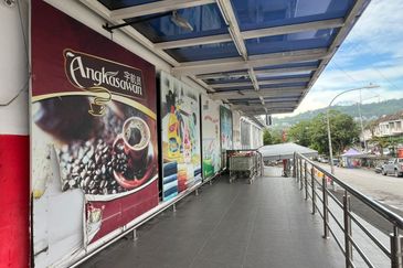 Quick Sale Below Market Rare Find Retail Property