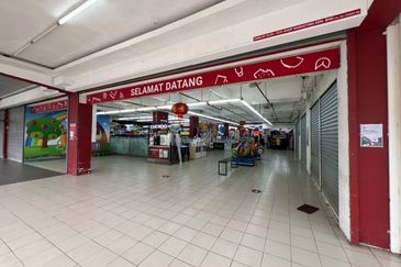 Quick Sale Below Market Rare Find Retail Property