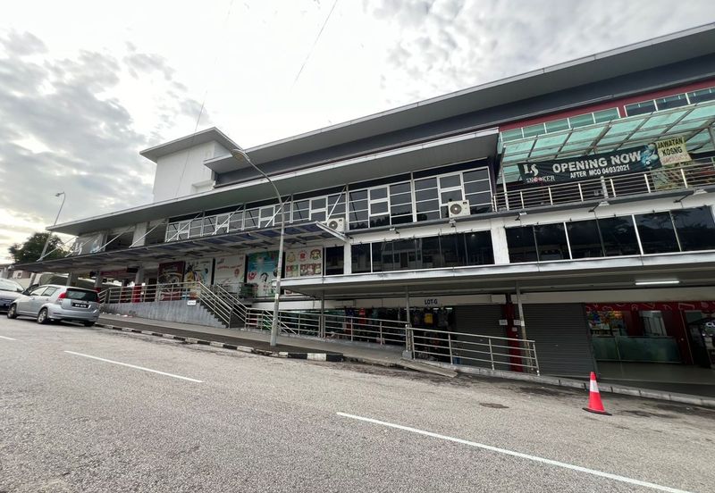 Quick Sale Below Market Rare Find Retail Property