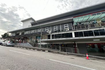 Quick Sale Below Market Rare Find Retail Property