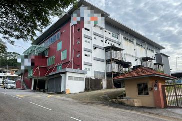 Quick Sale Below Market Rare Find Retail Property