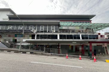 Quick Sale Below Market Rare Find Retail Property