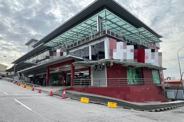 Quick Sale Below Market Rare Find Retail Property