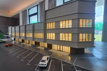 Temu Business Centre, City of Elmina