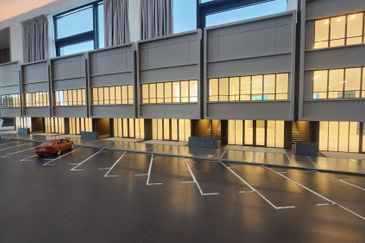 Temu Business Centre, City of Elmina