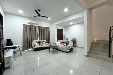 Evira @ Warisan Puteri