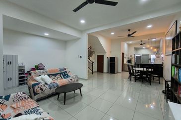 Evira @ Warisan Puteri