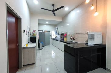 Evira @ Warisan Puteri