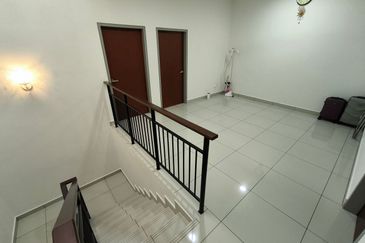 Evira @ Warisan Puteri