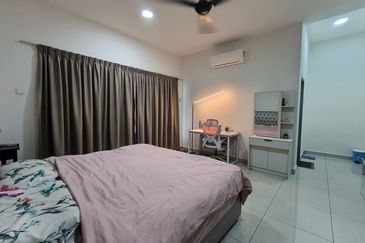 Evira @ Warisan Puteri