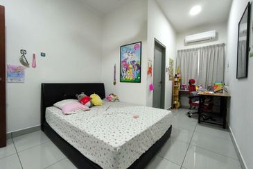 Evira @ Warisan Puteri