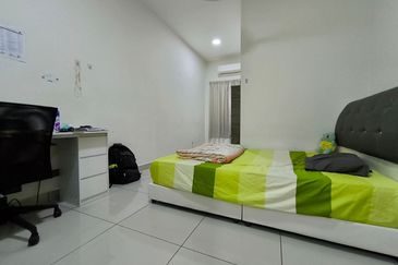 Evira @ Warisan Puteri