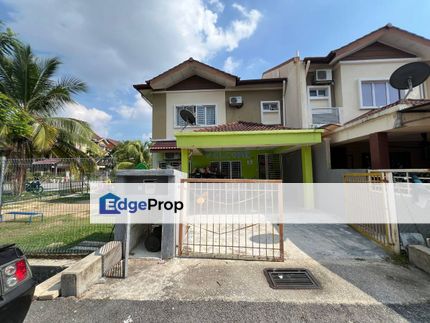 Double Storey Terrace Taman Puncak Saujana Seksyen 3, Kajang, Selangor, Kajang