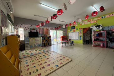 Double Storey Terrace Taman Puncak Saujana Seksyen 3, Kajang