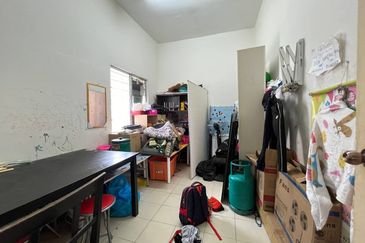 Double Storey Terrace Taman Puncak Saujana Seksyen 3, Kajang