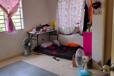 Double Storey Terrace Taman Puncak Saujana Seksyen 3, Kajang