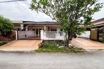 Taman Sg Jelok, Single Storey Semi D ,Kajang, For Sale
