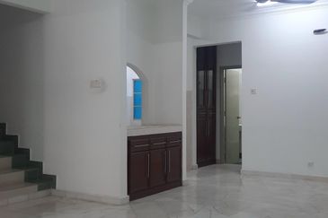 2storey Ara Damansara 24x75 Reno Well kept guarded 