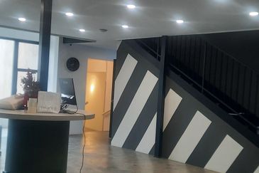 PJ sek16 facing 17/1 ideal co working 9r4b to let