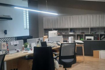 PJ sek16 facing 17/1 ideal co working 9r4b to let