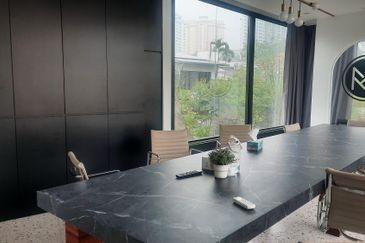 PJ sek16 facing 17/1 ideal co working 9r4b to let