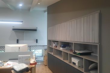 PJ sek16 facing 17/1 ideal co working 9r4b to let