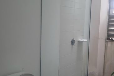 PJ sek16 facing 17/1 ideal co working 9r4b to let