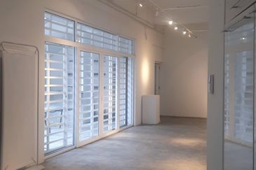 PJ sek16 facing 17/1 ideal co working 9r4b to let