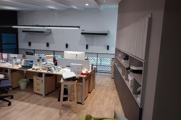 PJ sek16 facing 17/1 ideal co working 9r4b to let