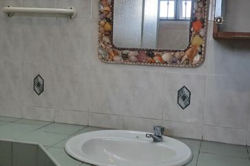 2storey Ara Damansara 24x75 Reno Well kept guarded 