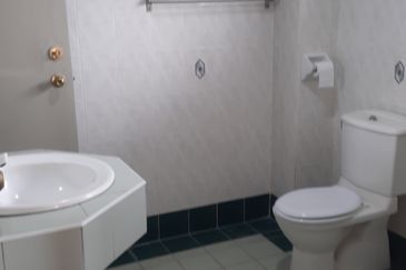 2storey Ara Damansara 24x75 Reno Well kept guarded 