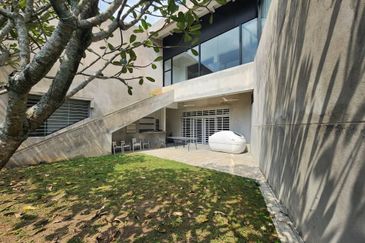 PJ sek16 facing 17/1 ideal co working 9r4b to let