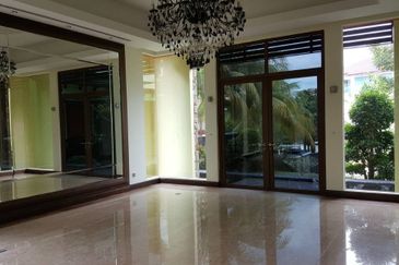 Magnificent Taman Duta Bungalow