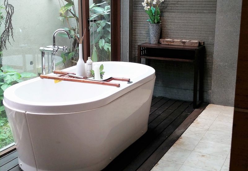 Resort-styled Custom-designed Bungalow (Must See!)