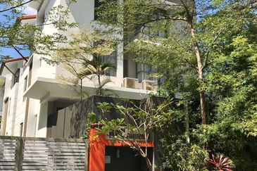 Link Bungalow with Private Pool Near KLCC