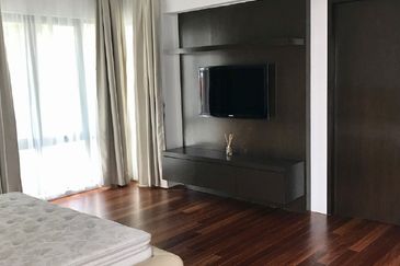 Link Bungalow with Private Pool Near KLCC