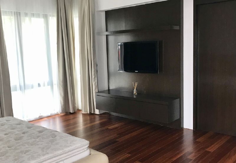 Link Bungalow with Private Pool Near KLCC