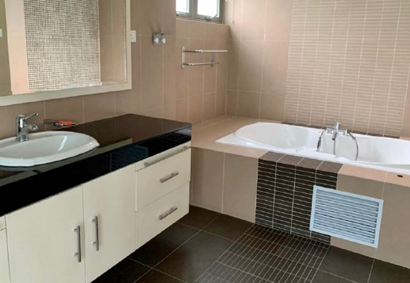 Link Bungalow with Private Pool Near KLCC