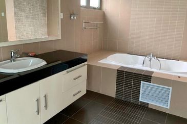 Link Bungalow with Private Pool Near KLCC