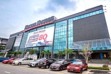 Prime Area, Facing Highway Office & Retail Space