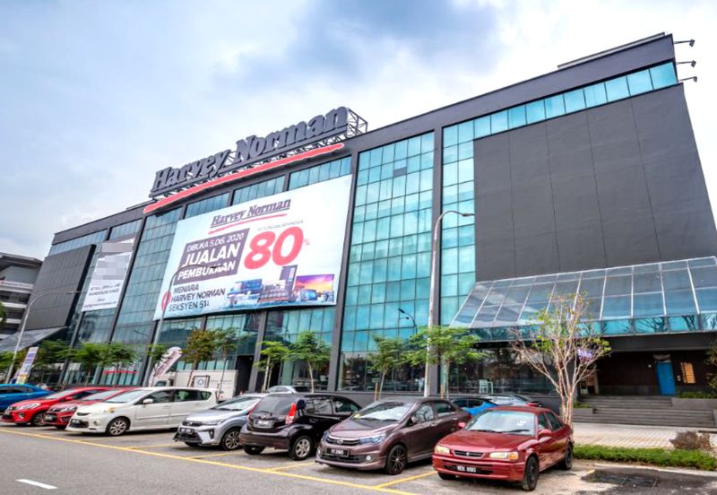 Prime Area, Facing Highway Office & Retail Space