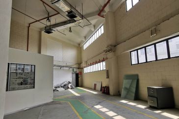 Prime Area, Facing Highway Office & Retail Space