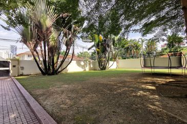 Luxurious & Prestigious Bungalow in Stellar Area at U-thant, Ampang Hilir!!