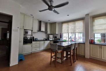 Luxurious & Prestigious Bungalow in Stellar Area at U-thant, Ampang Hilir!!