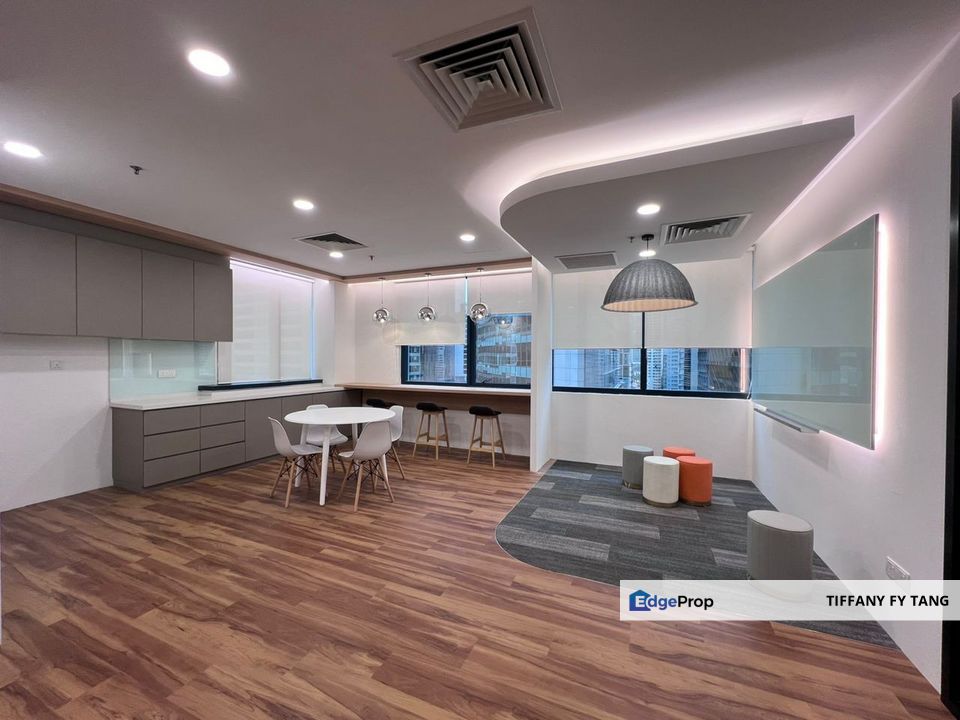 PRIME LOCATION, NEXT TO MRT! Furnished Modern MSC Office (UOA Damansara) Must View!!, Kuala Lumpur, Damansara