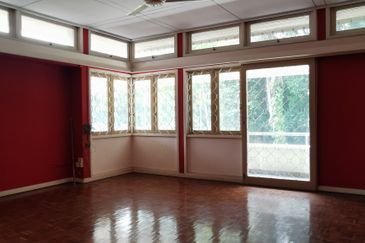 Bungalow with Large Land Area in Taman U-thant, Ampang Hilir!!