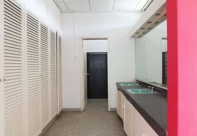 Bungalow with Large Land Area in Taman U-thant, Ampang Hilir!!