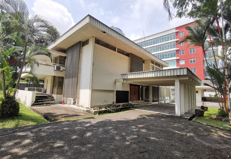 Bungalow with Large Land Area in Taman U-thant, Ampang Hilir!!